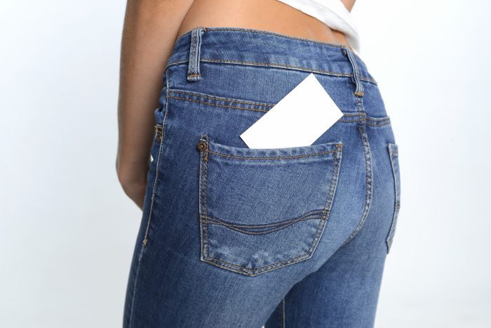 女性の後ろ姿の画像